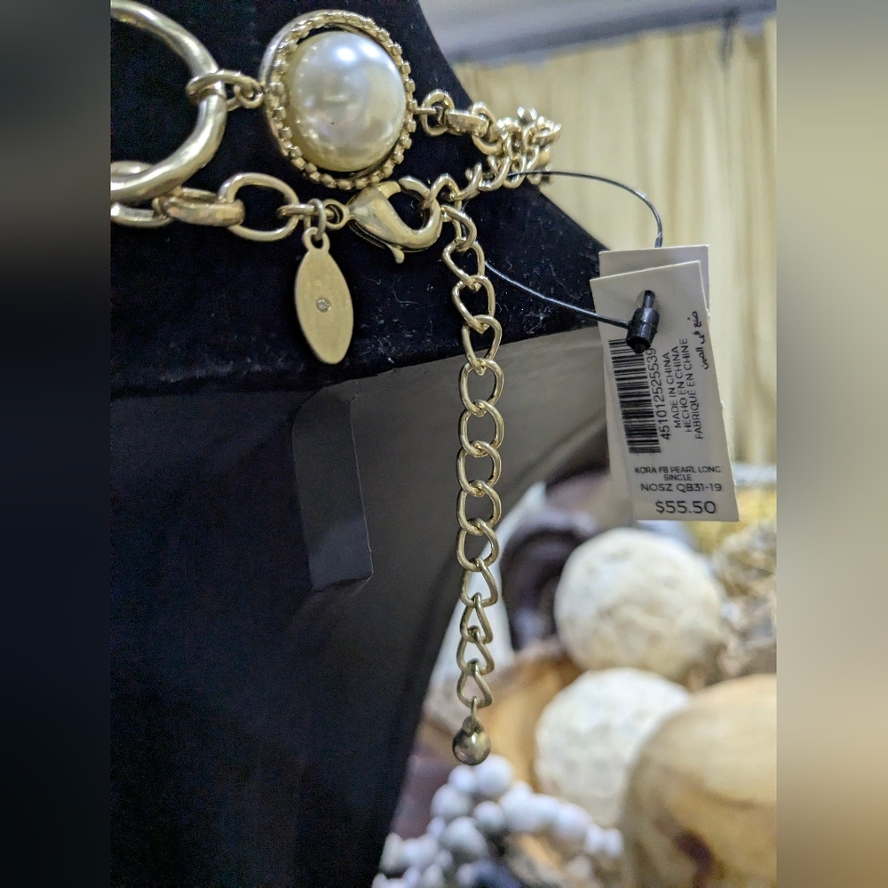 Elegant Gold and Pearl Necklace - Picture 4 of 6